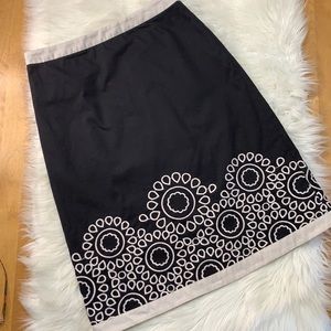 Boden embroidered midi skirt side zip size 6 long fully lined